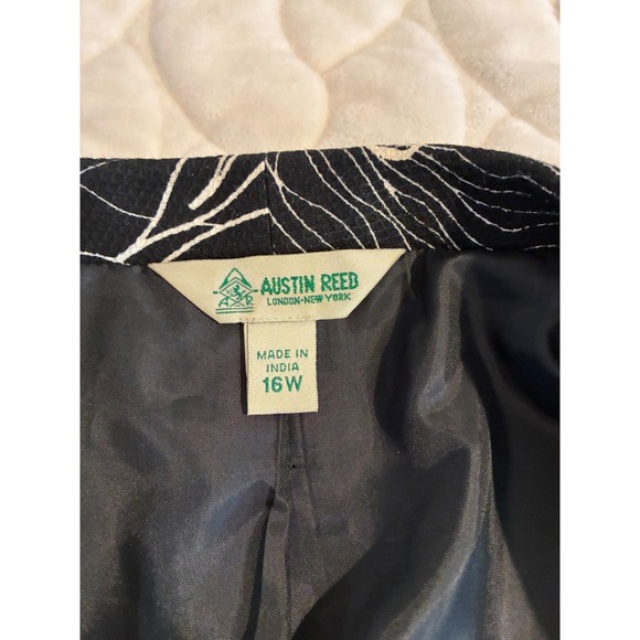 Austin Reed Floral Print Blazer Jacket Black White Cotton Blend Size 16W‎ - Picture 3 of 6